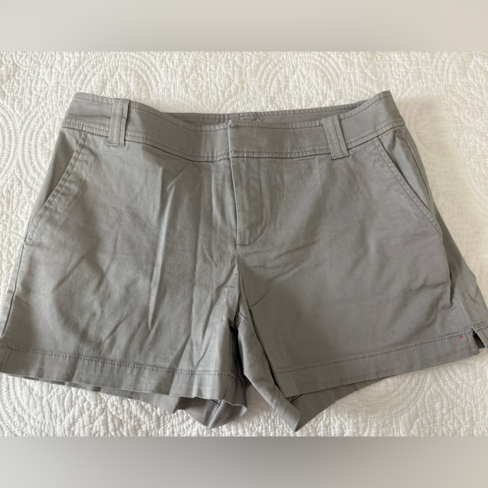 New York & Company Gray Women Shorts